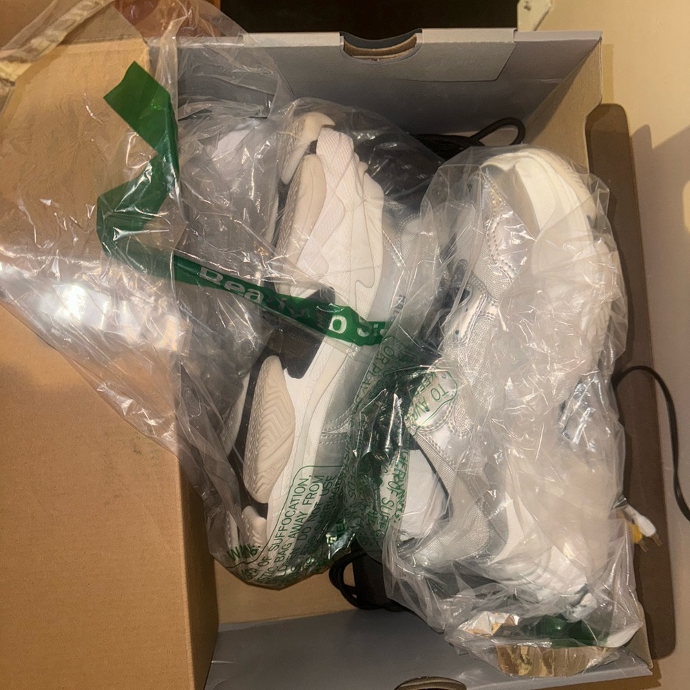 Luxury sneakers. Authentic!!